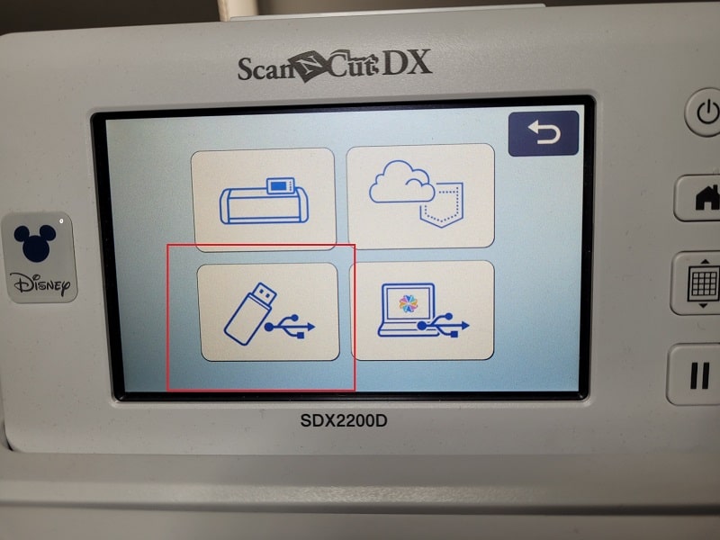 Scan N Cut SDX screen highlighting the USB icon