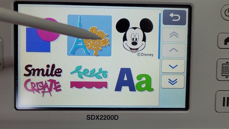 Scan N Cut front screen with the Built-in Pattern icons, Text icons, Shape icons showing